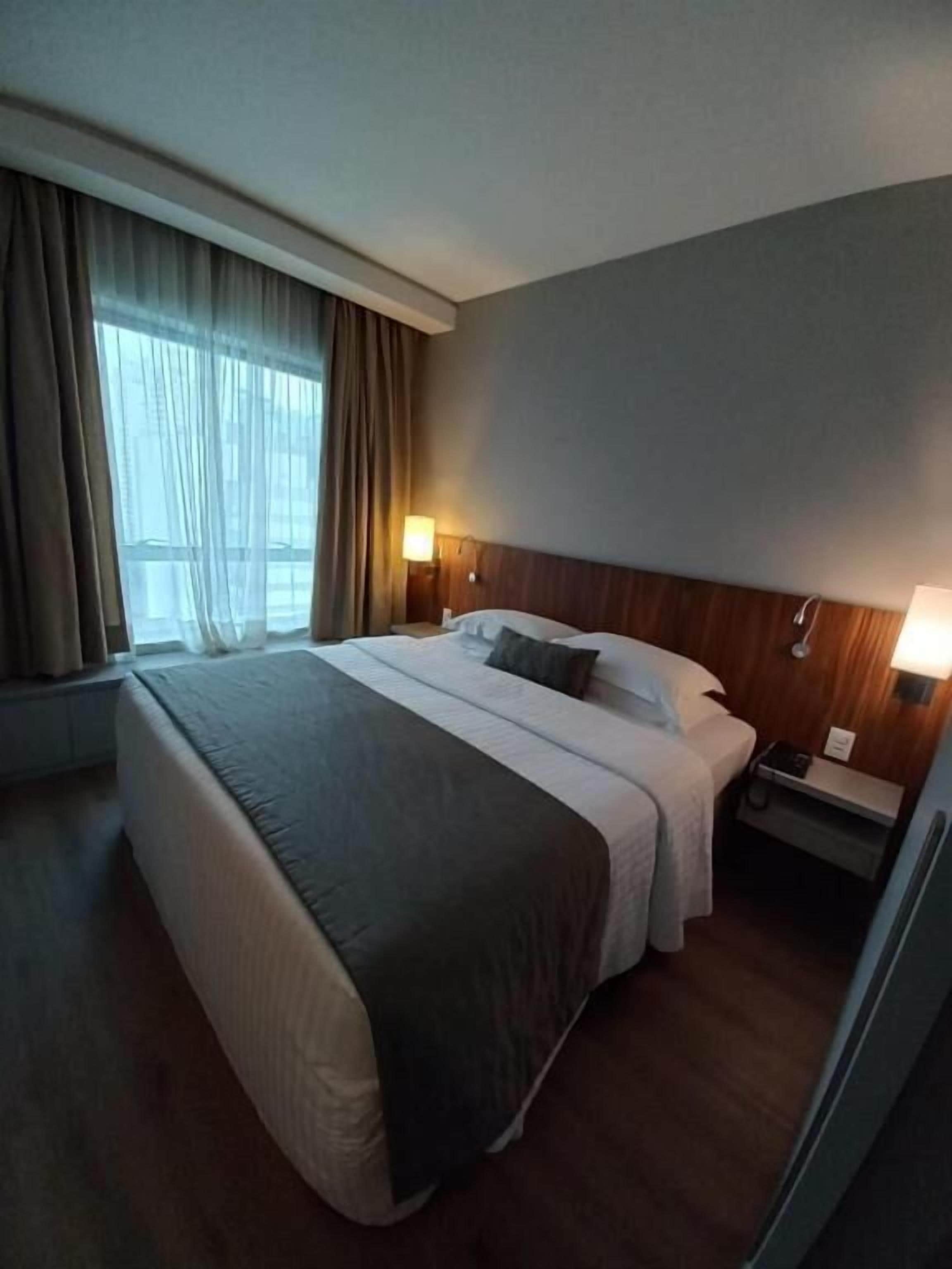 room | minibar, in-room safe, desk, bed sheets