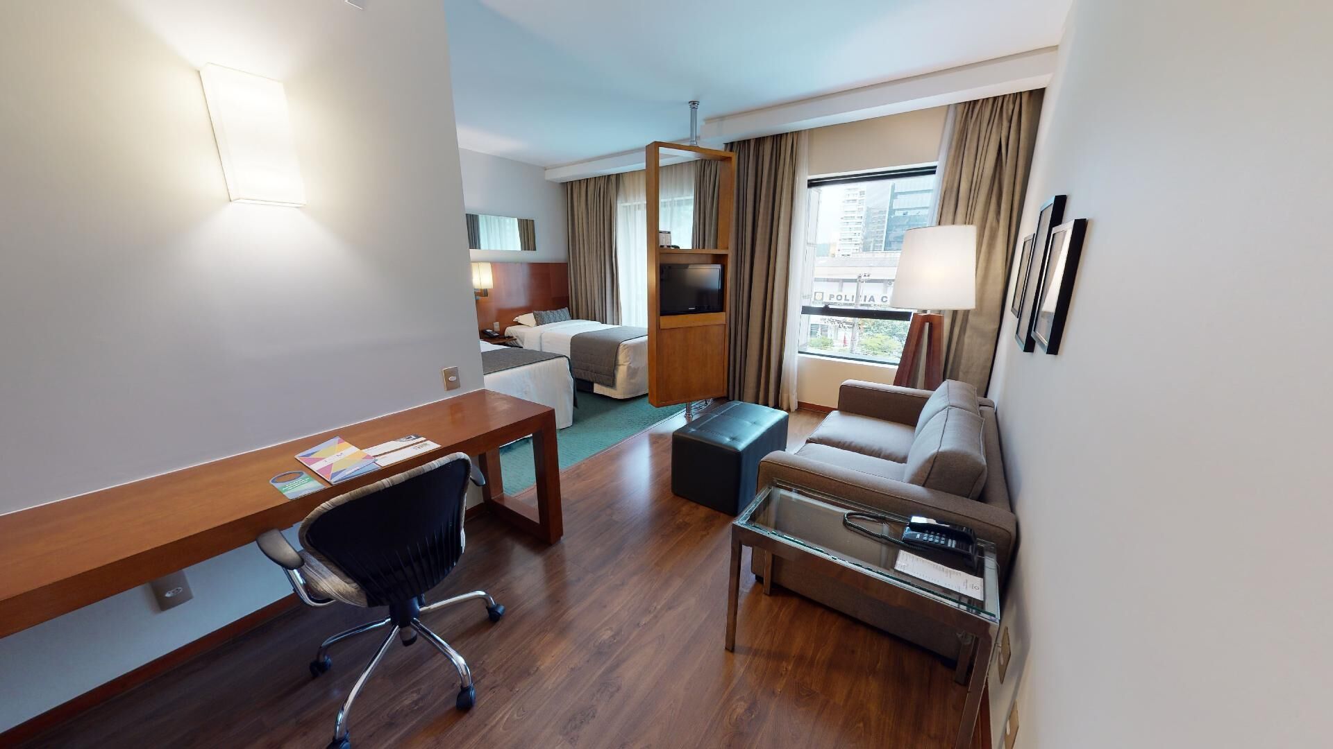 Minibar, in-room safe, bed sheets