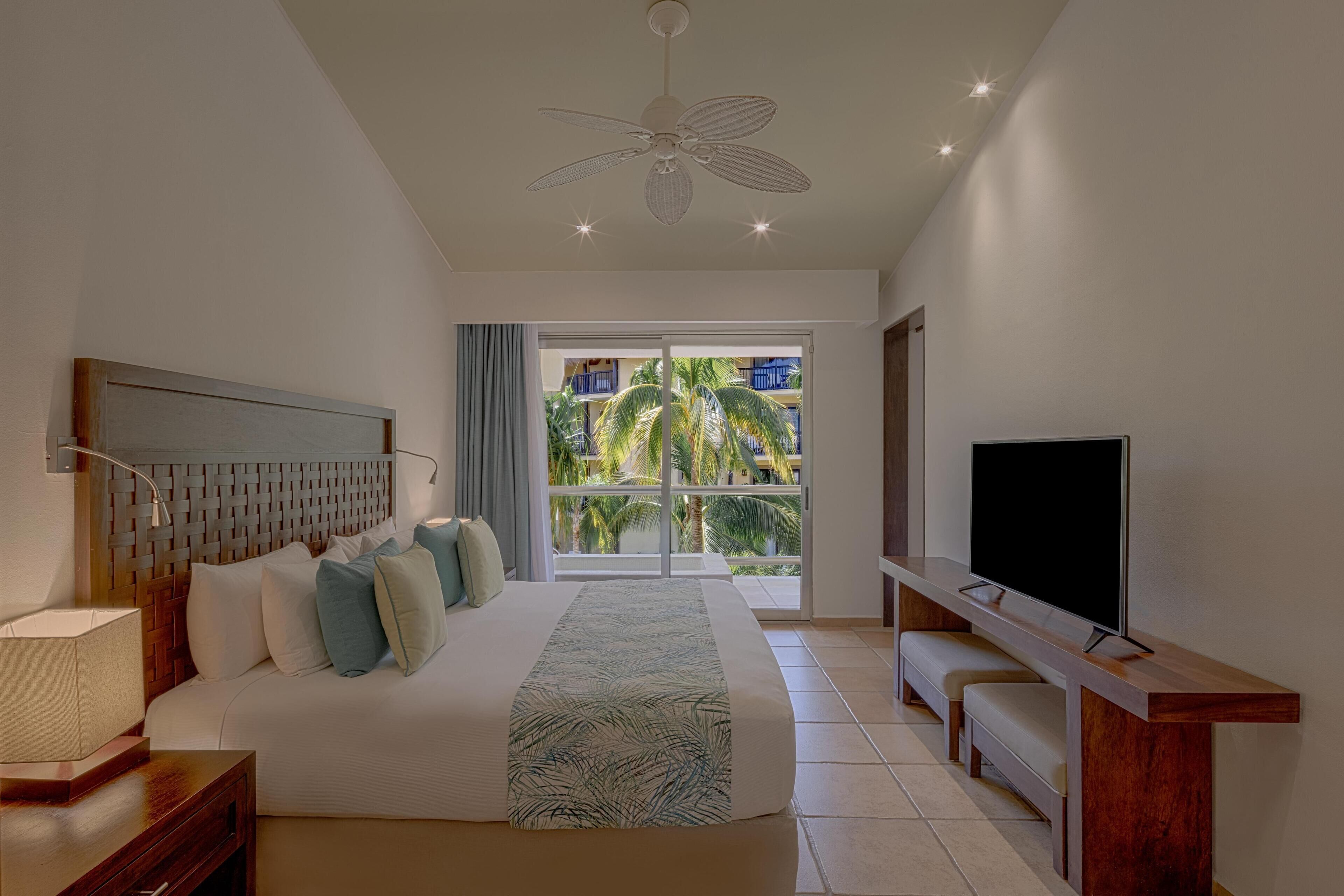 Privileged Suite | In-room safe, blackout curtains, iron/ironing board, free WiFi