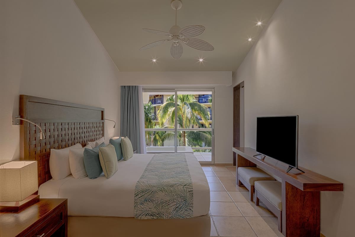 Suite (Privileged) | Brankas, tirai kedap cahaya, setrika/meja setrika, dan Wi-Fi gratis