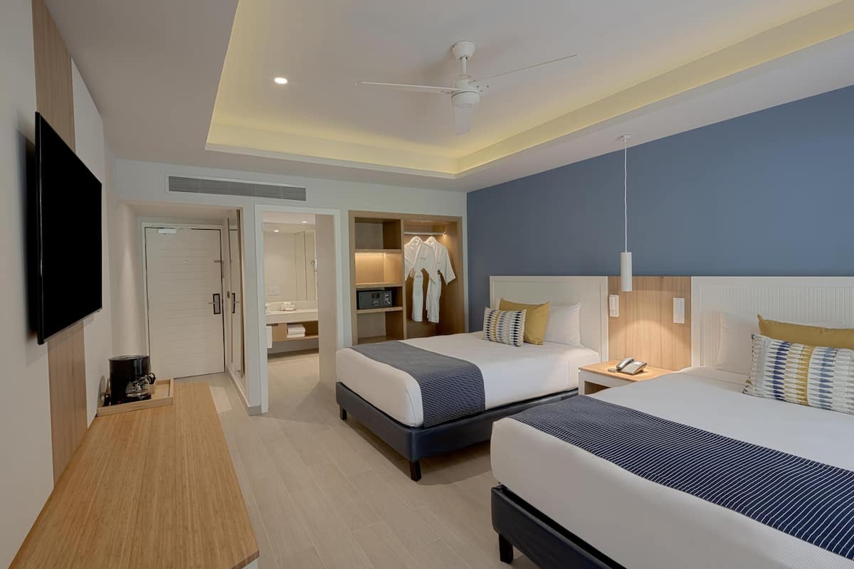 Privileged Premium Deluxe | Brankas, tirai kedap cahaya, setrika/meja setrika, dan Wi-Fi gratis