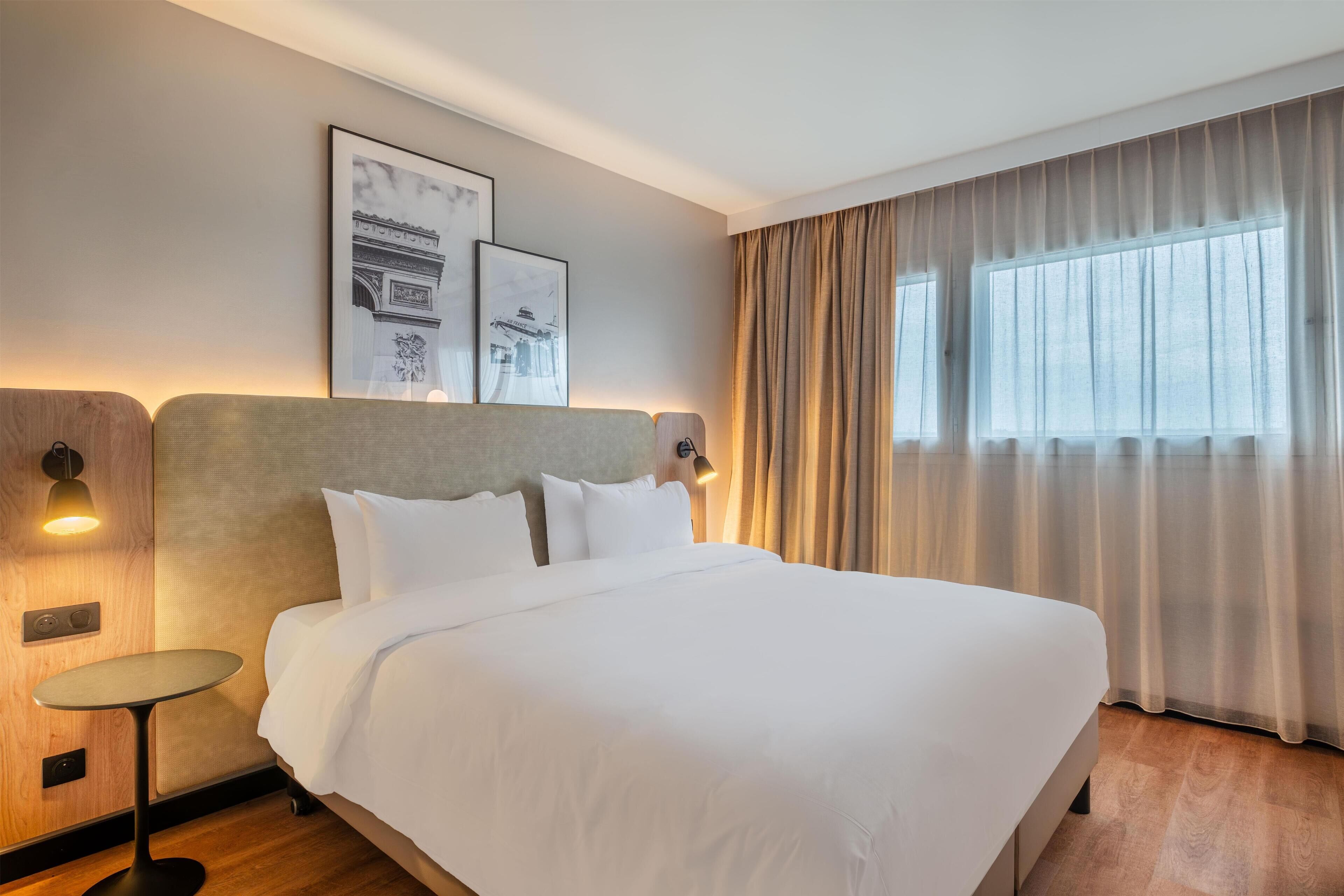 Habitación superior | Caja de seguridad en la habitación, escritorio y insonorización 