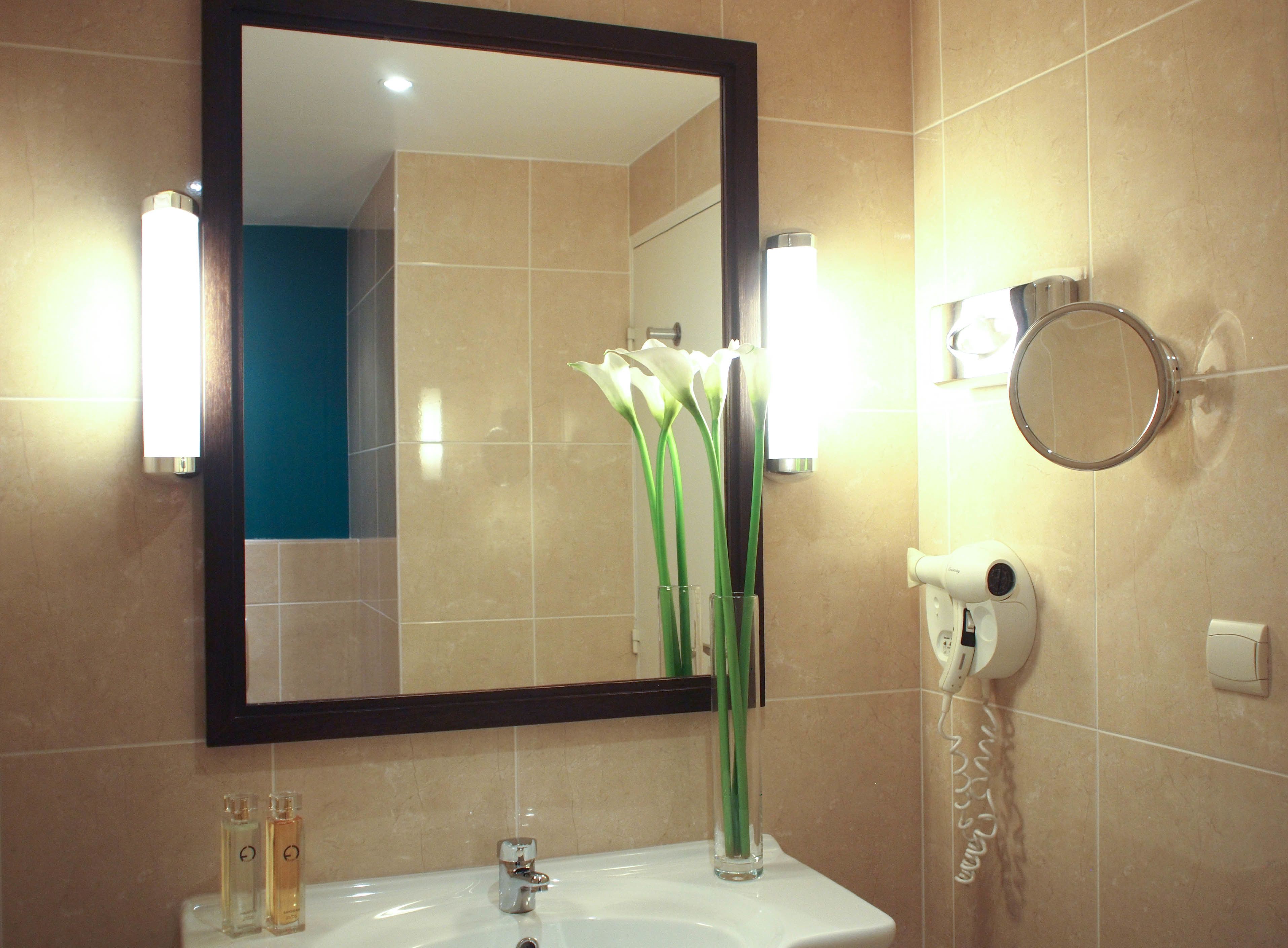 privilege, standard room, 1 king bed, non smoking | bathroom | eco-friendly toiletries, hair dryer, towels