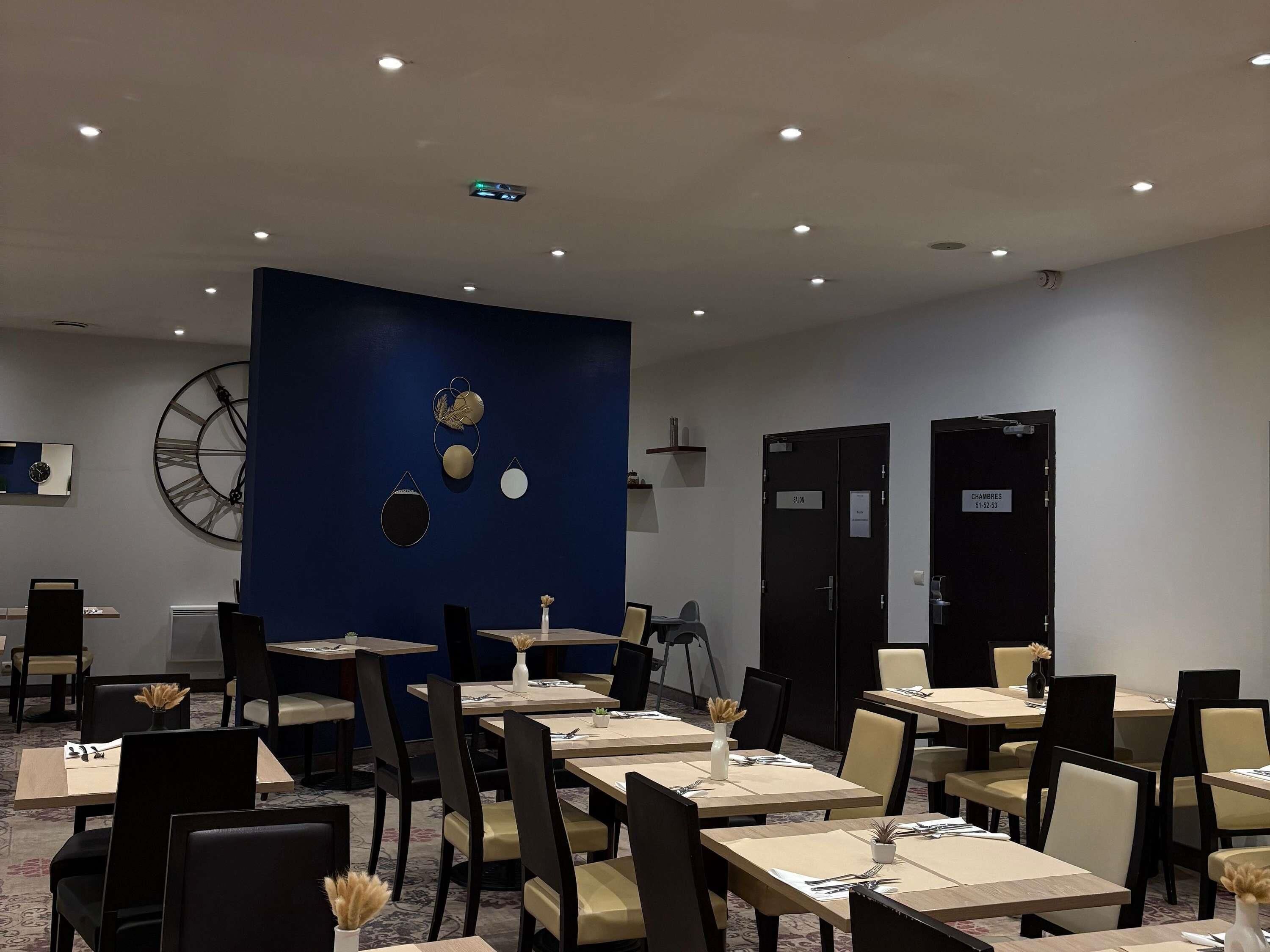 Daily buffet breakfast for a fee