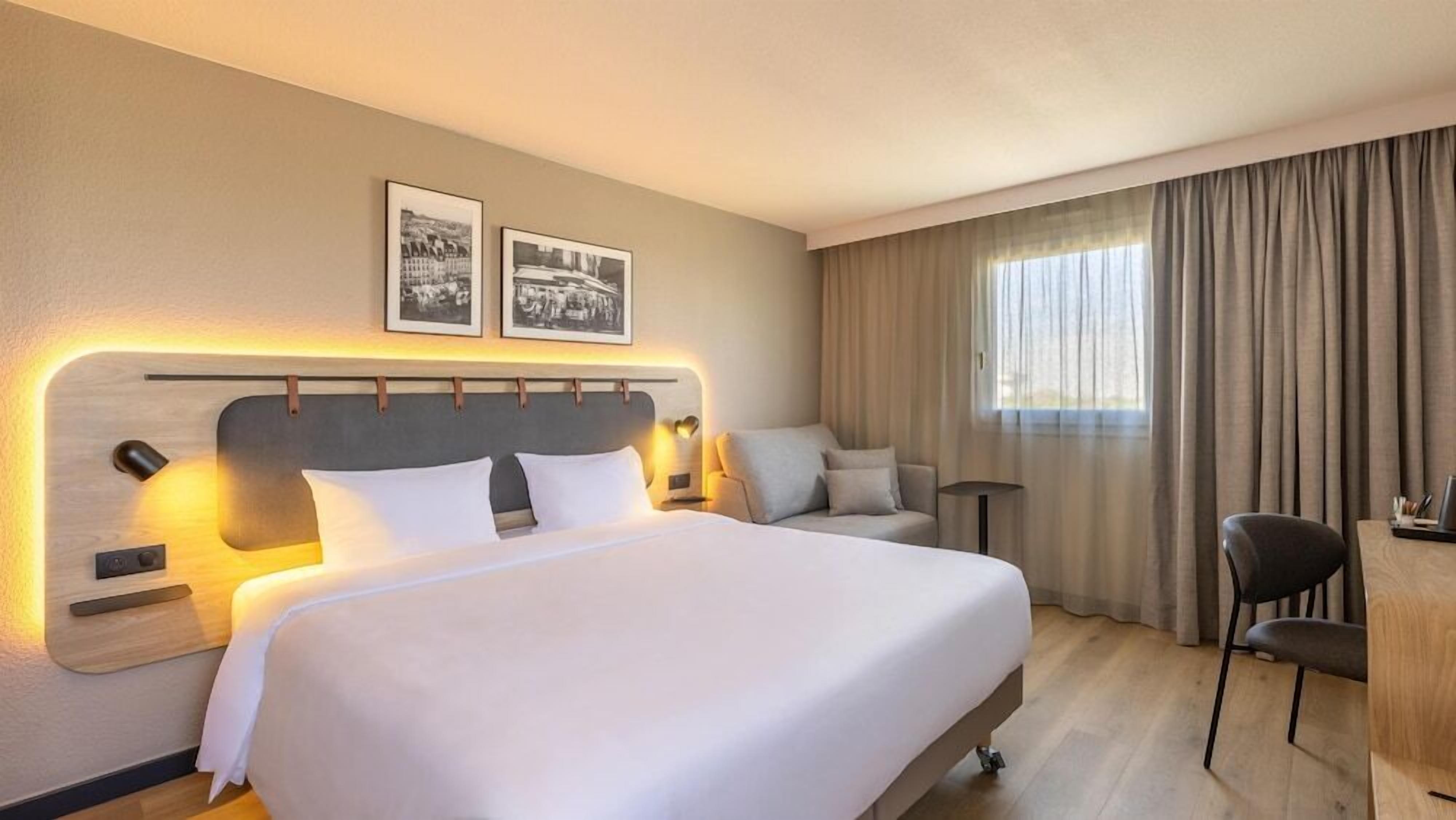 Premium bedding, desk, blackout drapes, soundproofing
