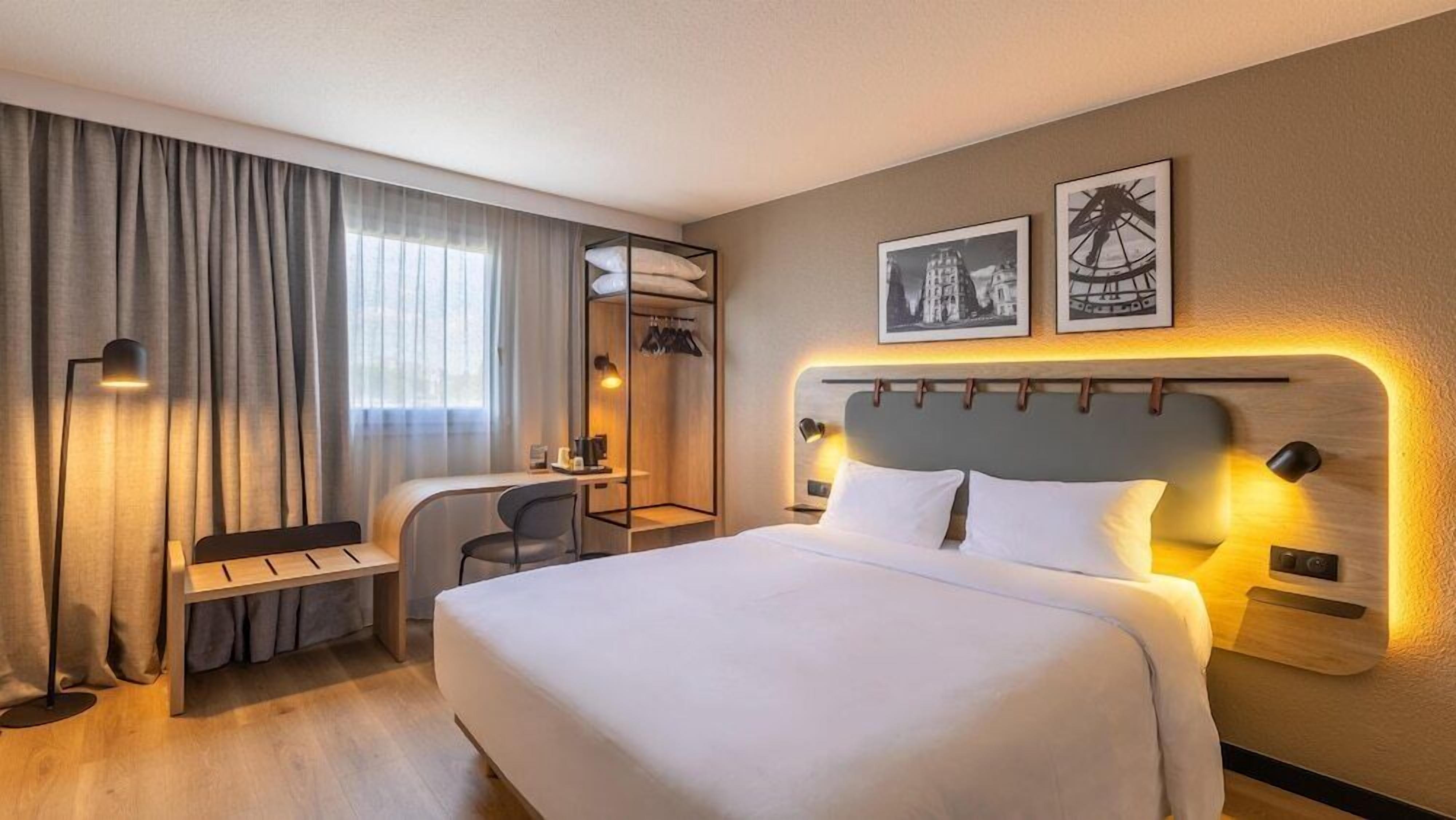 Premium bedding, desk, blackout drapes, soundproofing