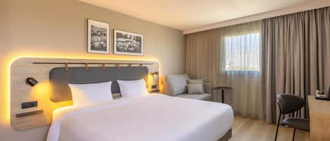 Ropa de cama de alta calidad, escritorio y cortinas blackout