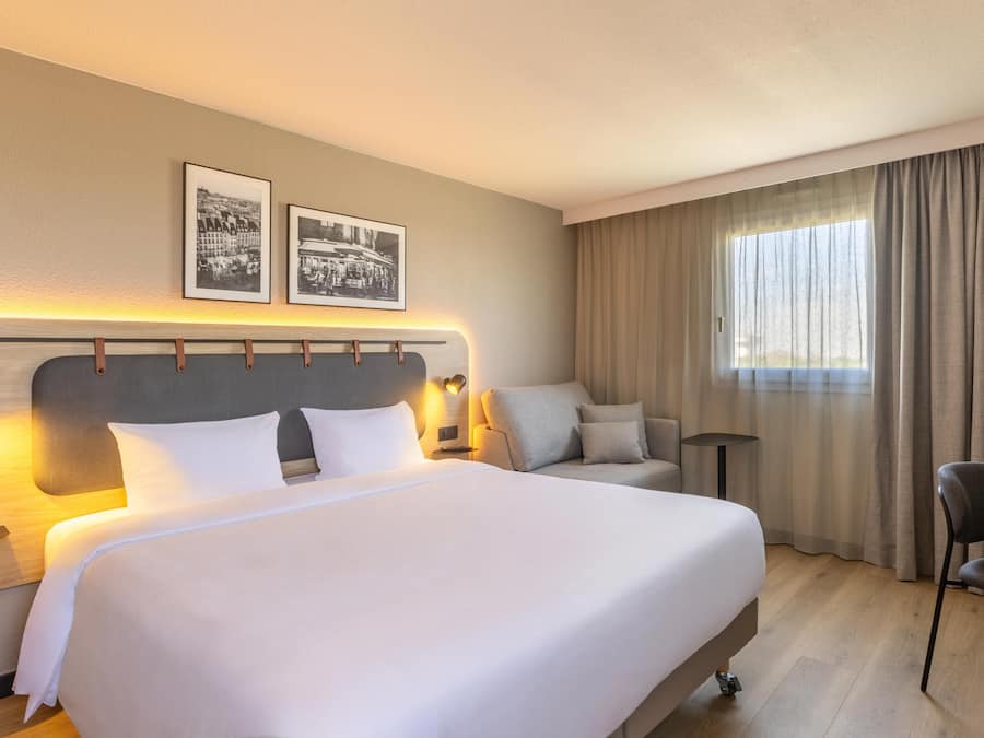 Estúdio, 1 cama Queen e sofá-cama | Roupas de cama premium, escrivaninha, cortinas blackout