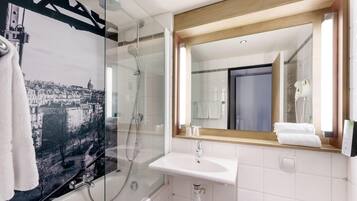 Suihkun ja ammeen yhdistelmä, ympäristöystävälliset hygieniatuotteet