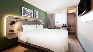 Superior-huone, 1 suuri parisänky | Ylelliset vuodevaatteet, työpöytä, pimennysverhot, äänieristys