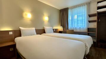 Standard Room, 2 Twin Beds | In-room safe, desk, blackout drapes, soundproofing