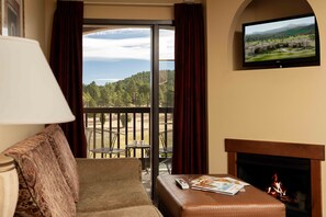 Suite, 1 Bedroom | Living area