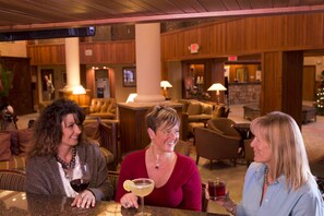 Bar (on property) - MCM Elegante Lodge & Suites Ruidoso (Ruidoso)
