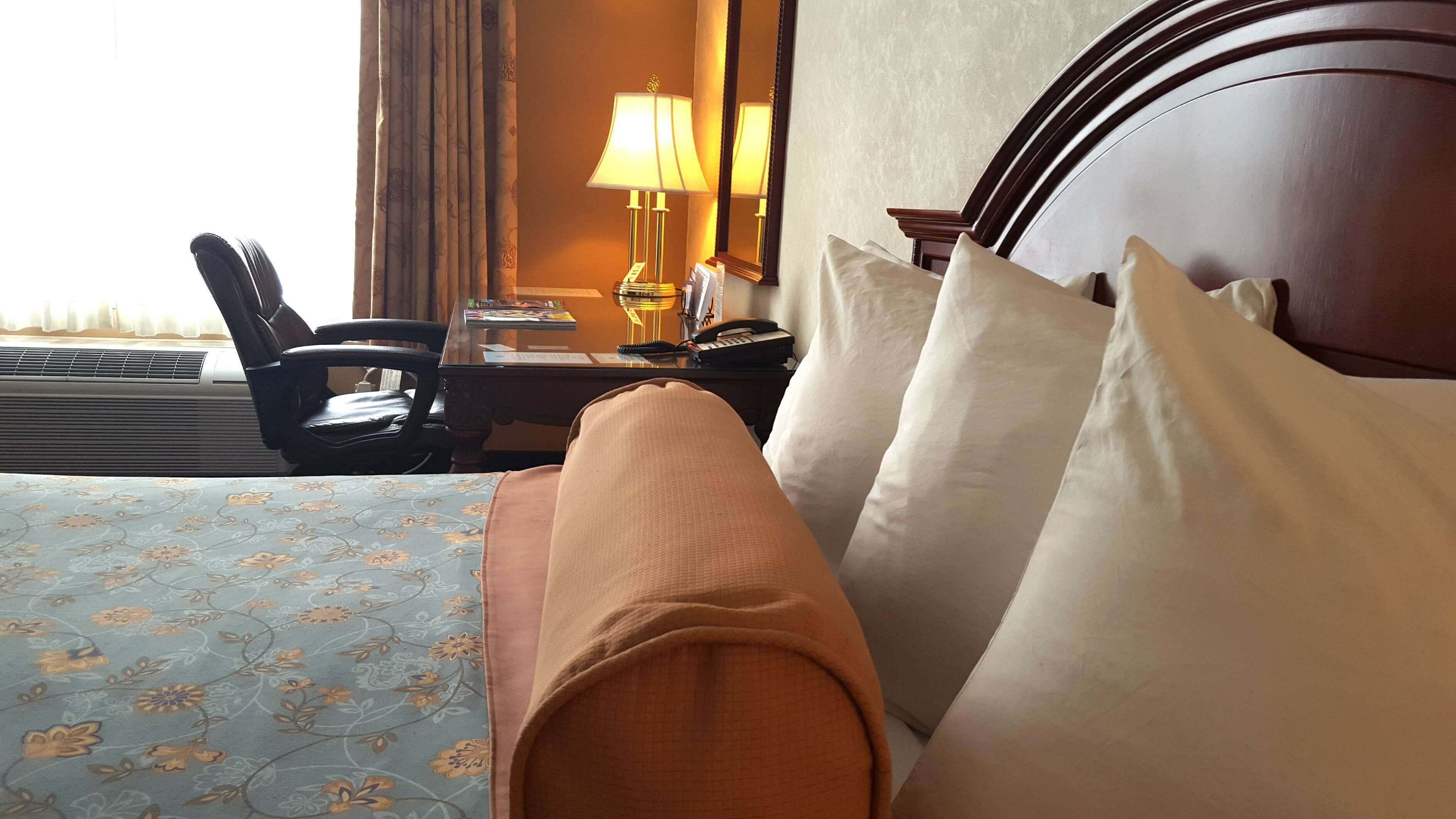 in-room safe, desk, laptop workspace, blackout curtains