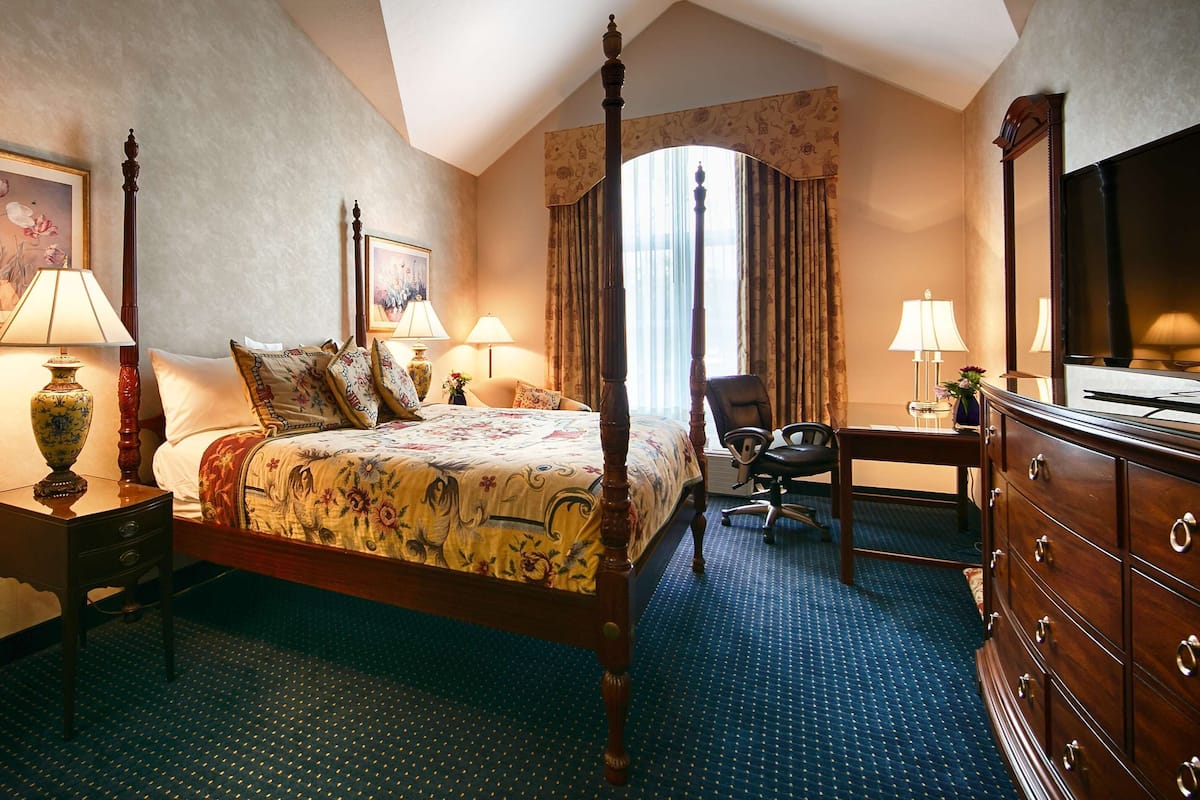 Quarto executivo, 1 cama Queen, para não fumantes, geladeira e micro-ondas (Four Poster Bed) | 1 quarto, cofres nos quartos, escrivaninha