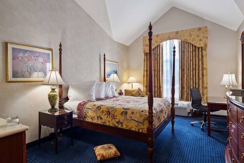 Executive Room, 1 Queen Bed, Non Smoking, Refrigerator & Microwave (Four Poster Bed) | 1 bedroom, in-room safe, desk, laptop workspace