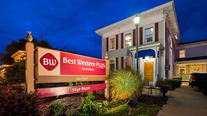 A hotel sign with 'BW Best Western PLUS Inn & Suites' and 'Lawnfield' written on it. - Best Western Plus Mentor-Cleveland Northeast (Mentor)