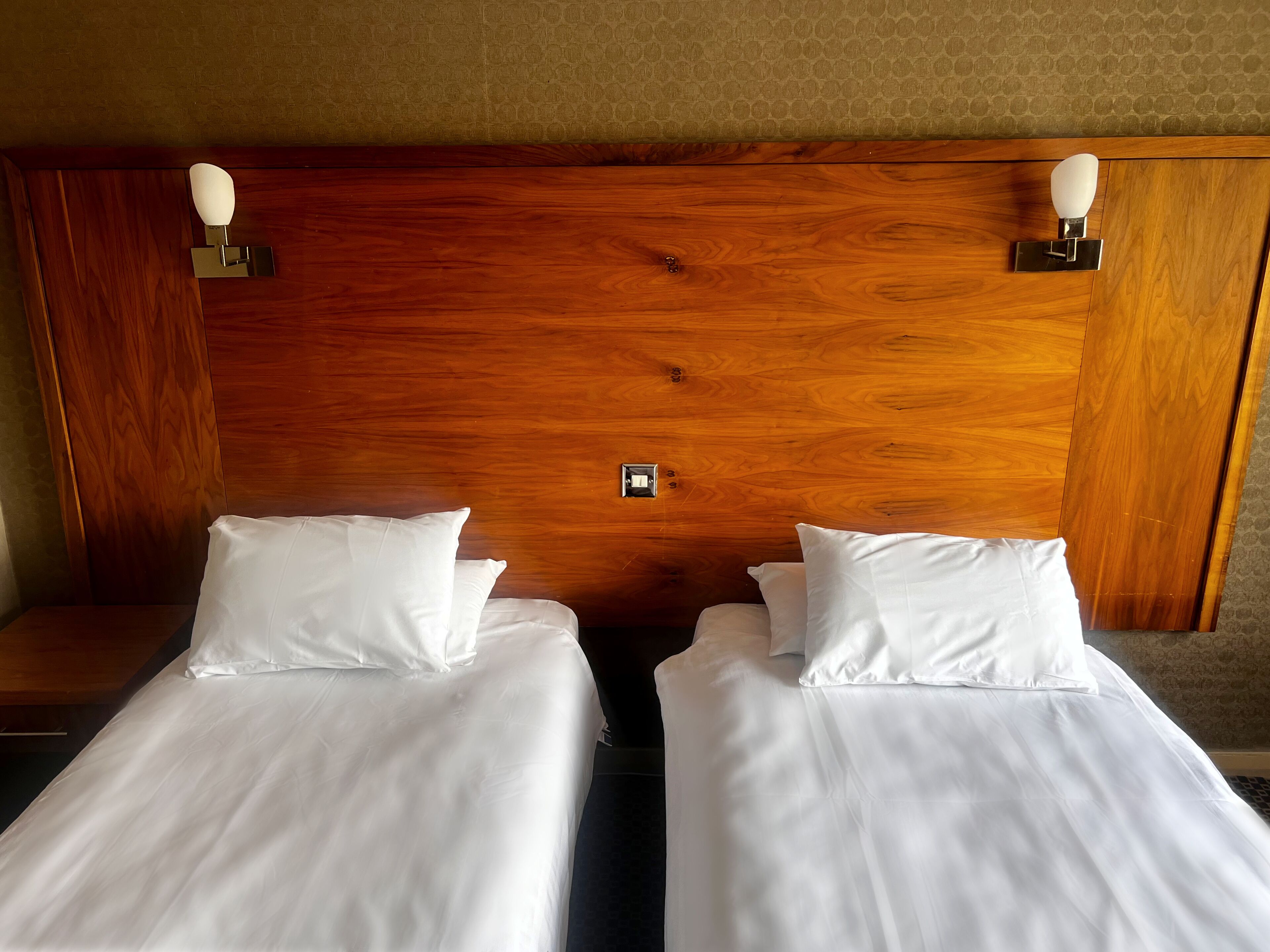 twin room | 1 bedroom, desk, free wifi, alarm clocks