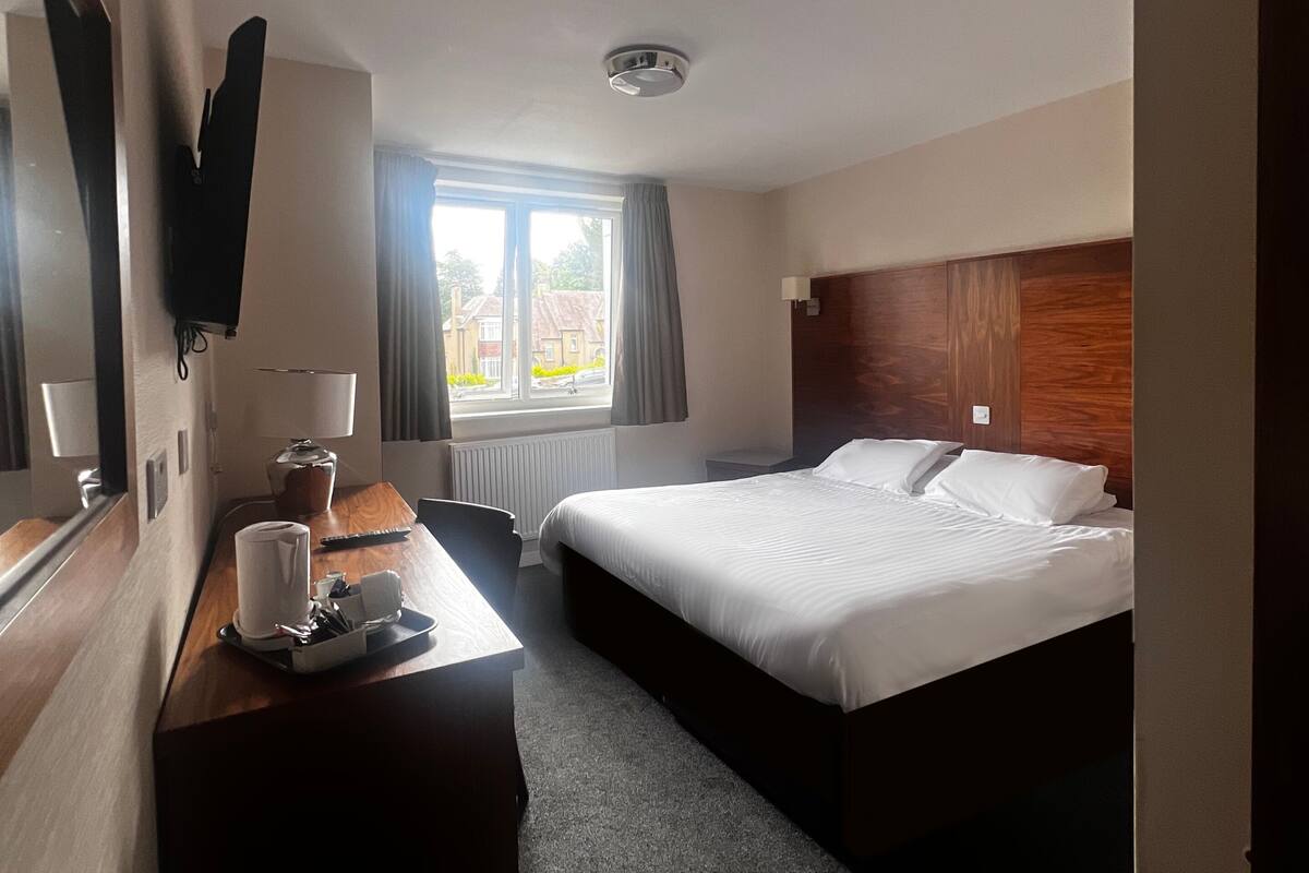 superior double room | 1 bedroom, desk, free wifi, alarm clocks