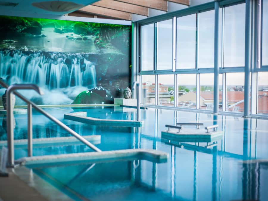 2 indoor pools, outdoor pool