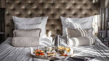 Elegance Double Room Garden View (Spa is not included) | Safe på rommet, blendingsgardiner og strykejern/-brett