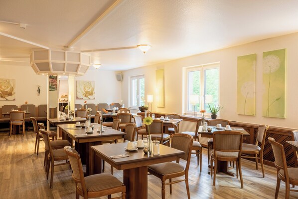 Daily buffet breakfast (EUR 17.00 per person)