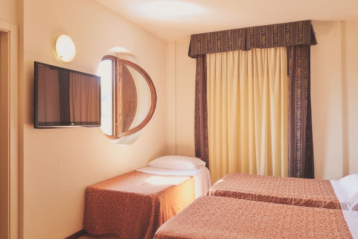 Family Triple Room | Hypo-allergenic bedding, down comforters, minibar, in-room safe