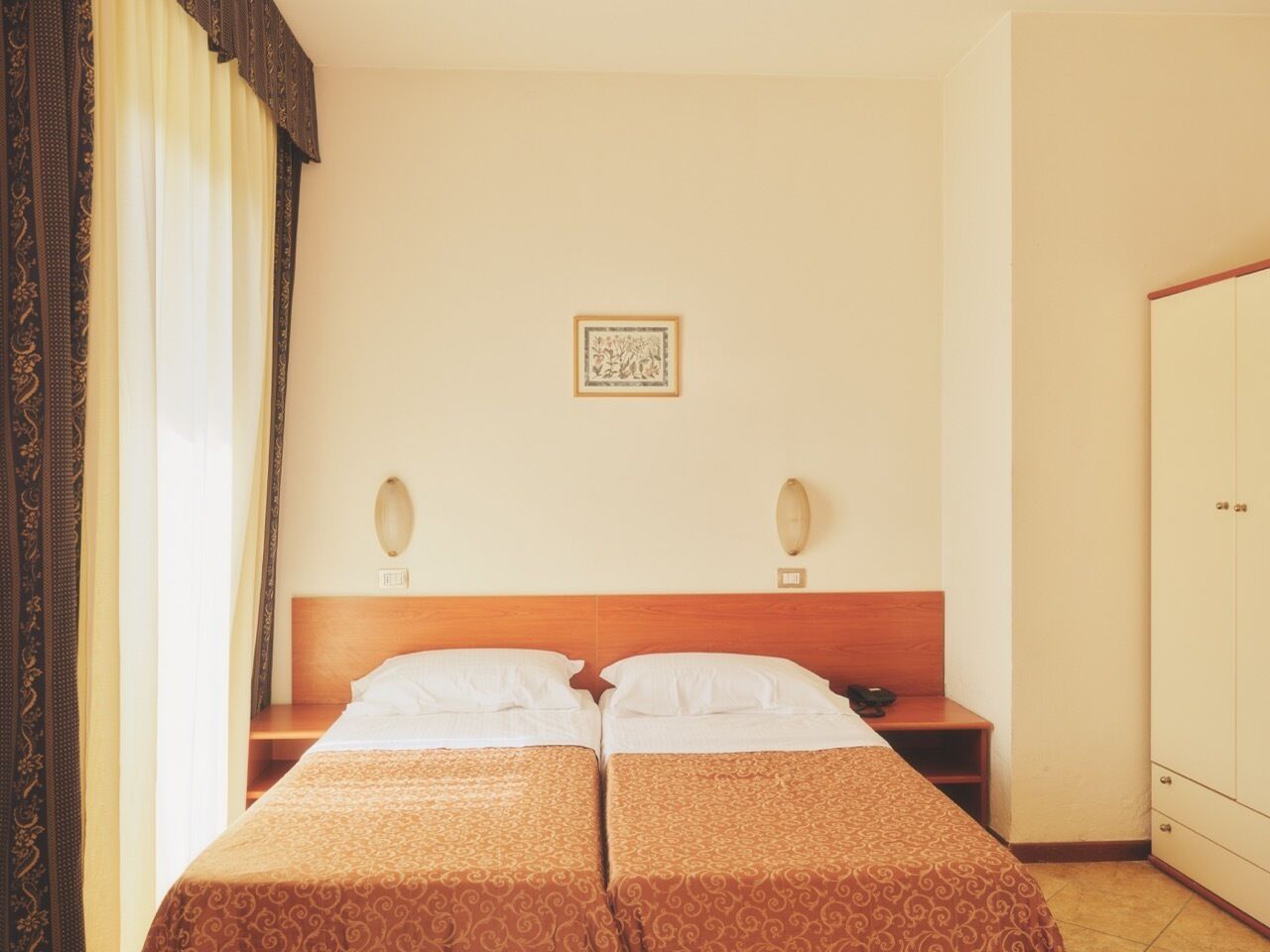 Camera Standard con 2 letti singoli | Biancheria da letto ipoallergenica, copriletto in piuma, minibar