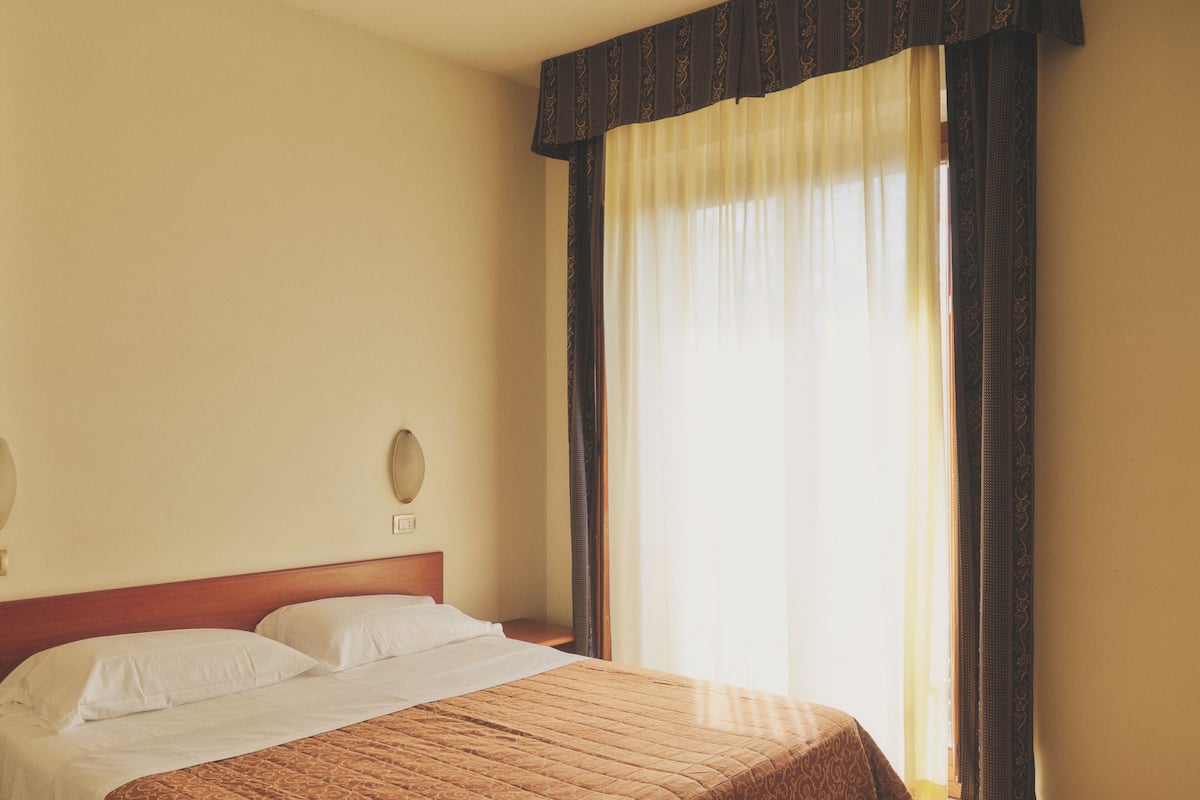 Hypo-allergenic bedding, down comforters, minibar, in-room safe