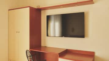Double Room Single Use | Living room | 20-inch TV with digital channels
