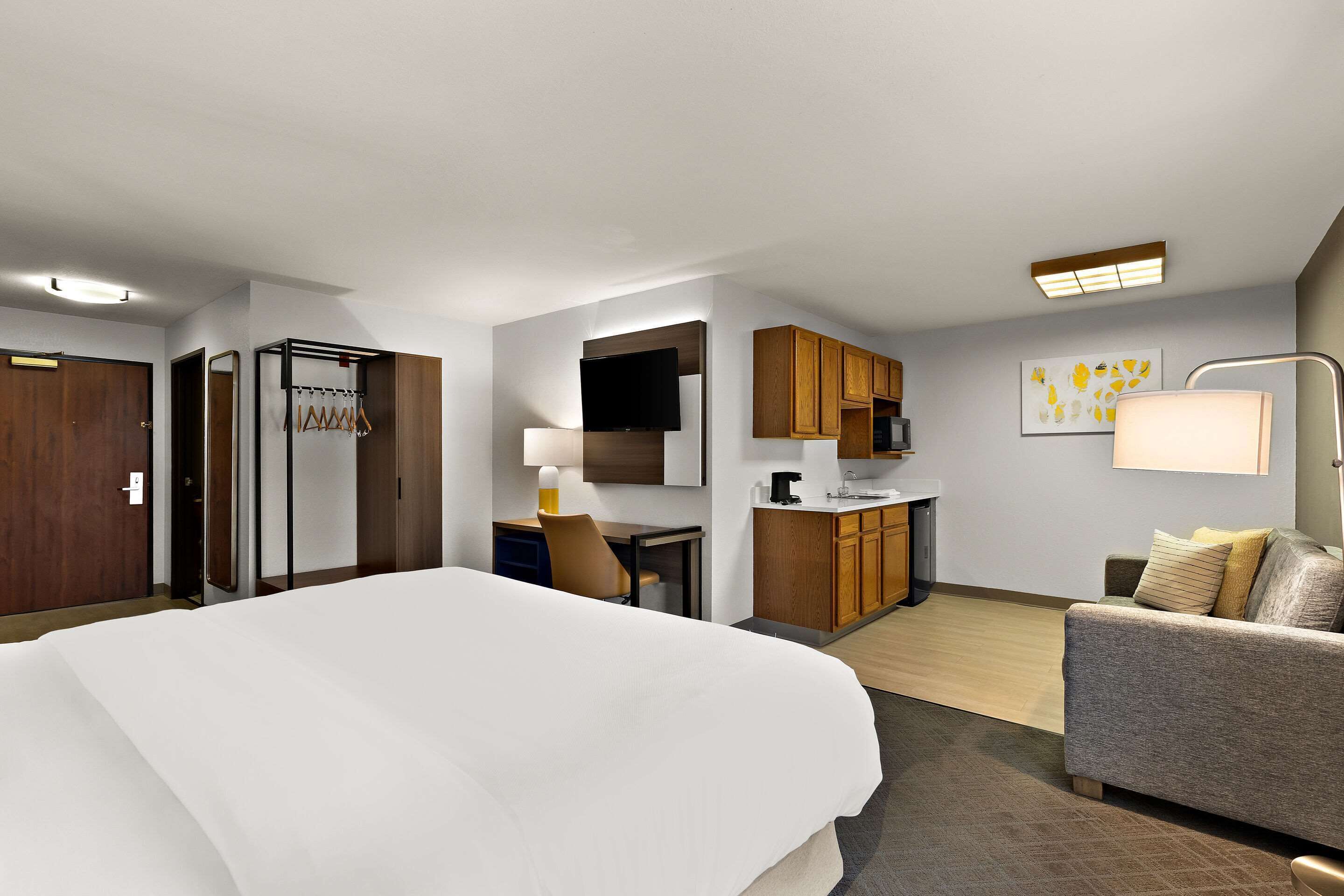 efficiency, suite, 1 king bed, non smoking | in-room safe, desk, laptop workspace, soundproofing