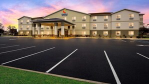 A Comfort Inn with a covered entrance and a parking lot.