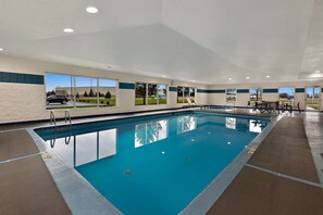 Indoor pool, sun loungers