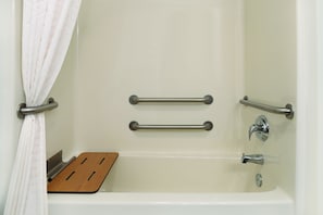 Camera, 2 letti queen, accessibile ai disabili, non fumatori | Bagno | Combinazione doccia/vasca, set di cortesia gratuito, asciugacapelli