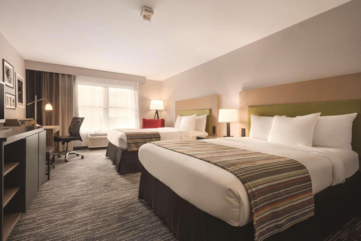 Hypo-allergenic bedding available, pillowtop beds, desk