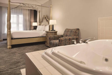 Hypo-allergenic bedding, pillowtop beds, desk, laptop workspace. Country Inn & Suites by Radisson, Galena, IL