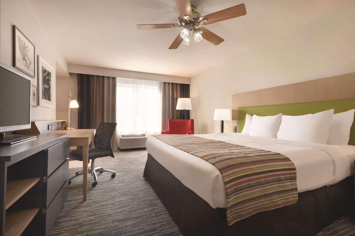 Chambre, 1 très grand lit, non-fumeur, baignoire à jets | Literie hypoallergénique, lit avec matelas à plateau-coussin, bureau