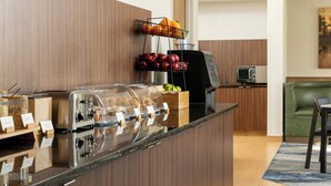 A modern kitchen with a built-in coffee station, a microwave, and a fruit basket. - Fairfield Inn & Suites by Marriott Cincinnati Eastgate (Cincinnati)
