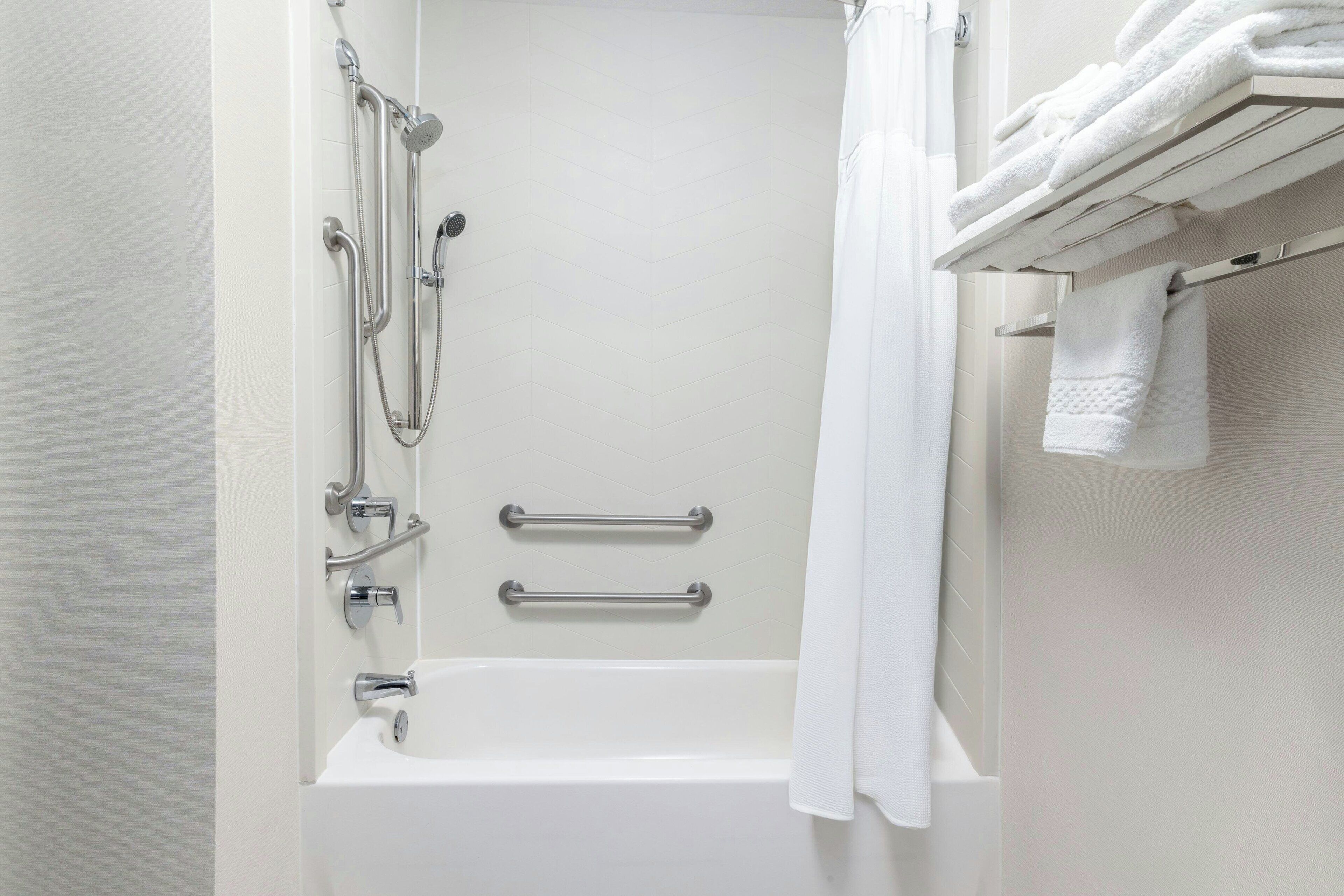 combined shower/bathtub, free toiletries, hair dryer, towels