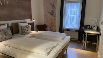 1 bedroom, Egyptian cotton sheets, hypo-allergenic bedding