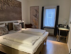1 bedroom, Egyptian cotton sheets, hypo-allergenic bedding