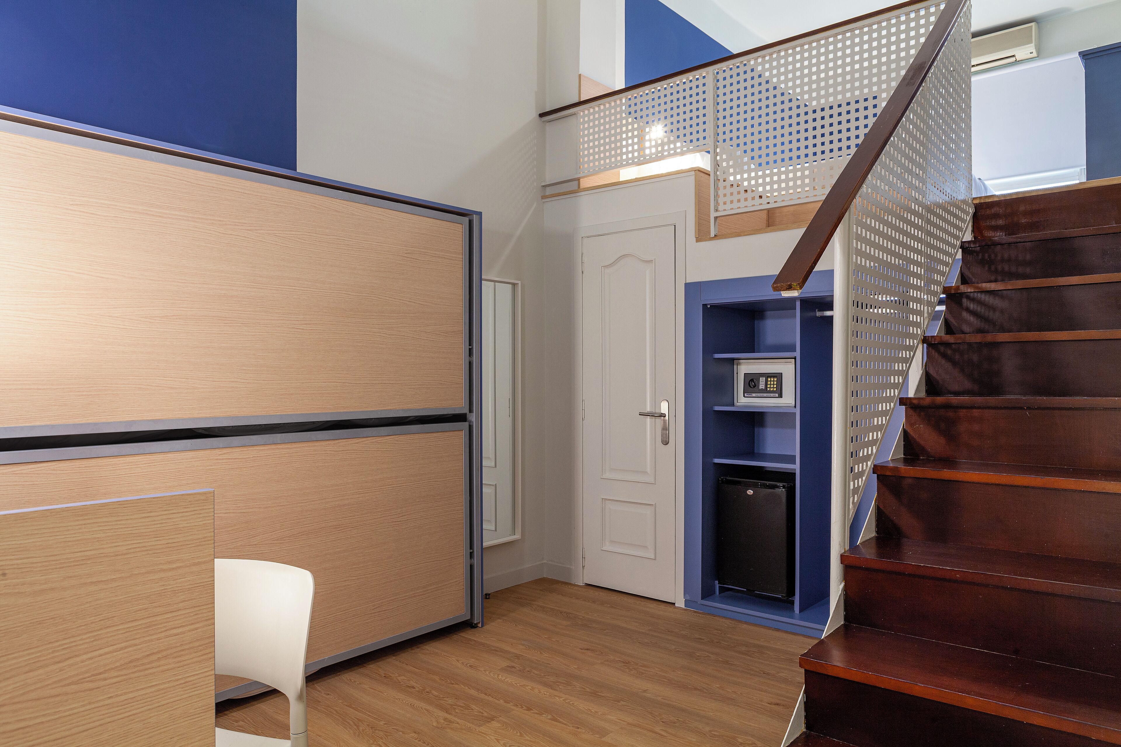 minibar, in-room safe, desk, laptop workspace