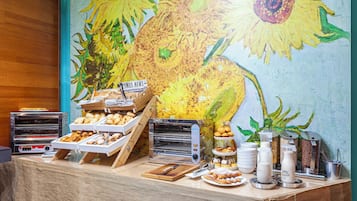 Bữa sáng buffet hàng ngày (9 EUR/mỗi người)