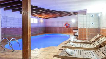 Indoor pool, pool loungers