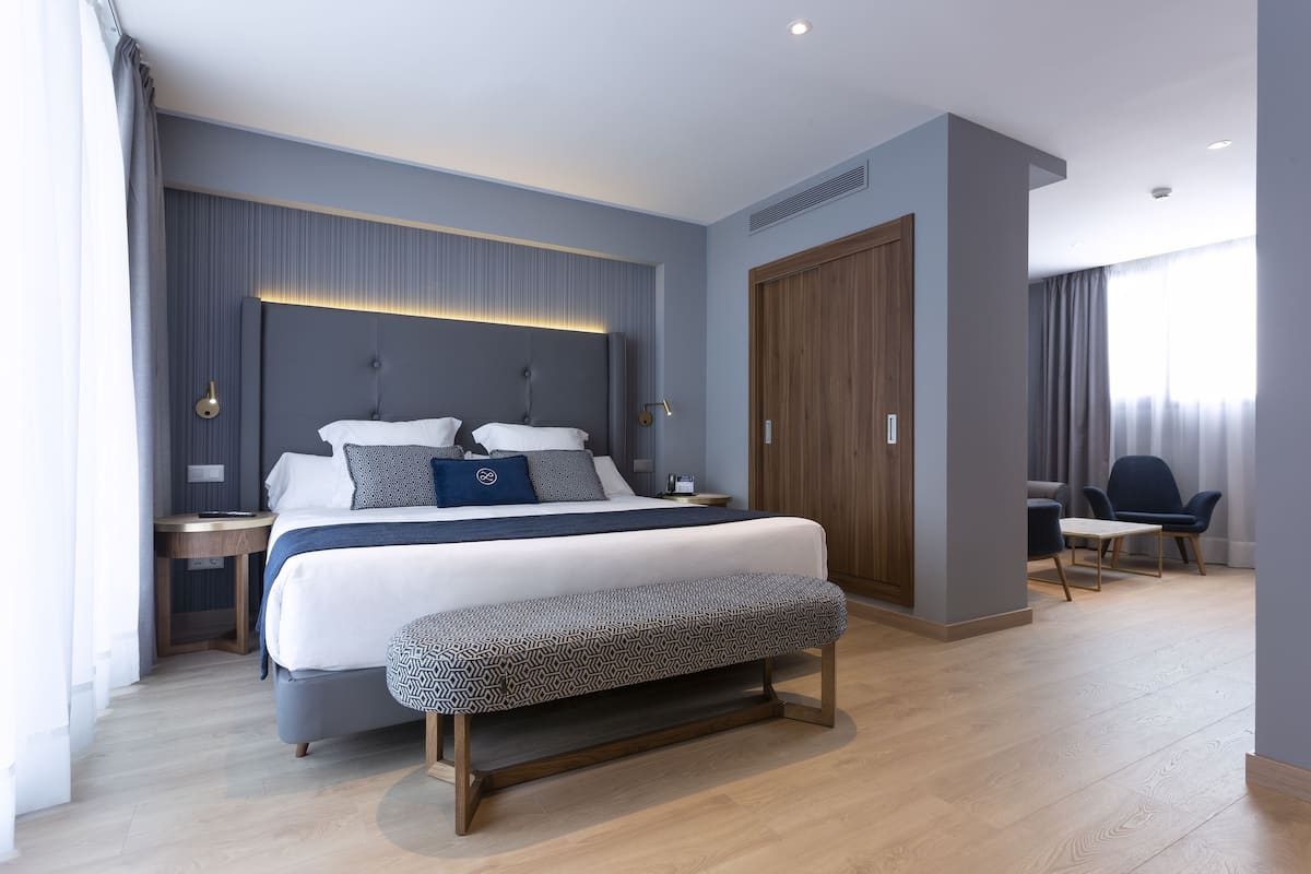 Suite (3 personas) | 1 bedroom, minibar, in-room safe, soundproofing