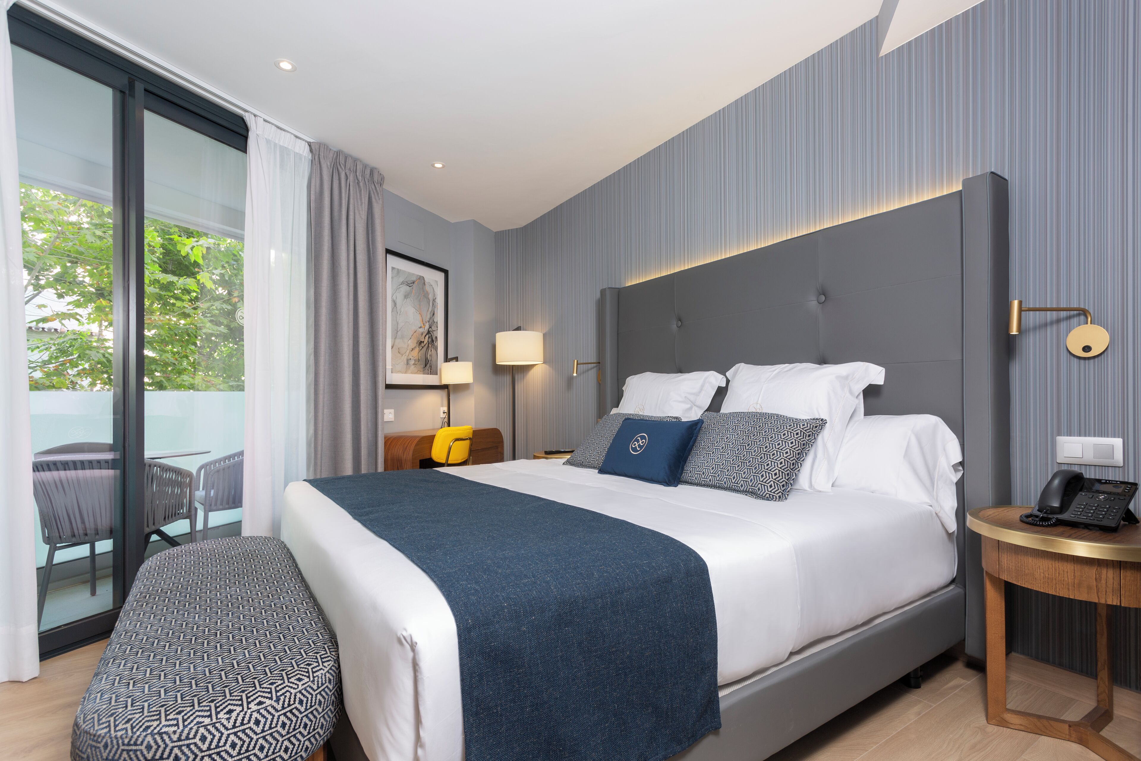 Quarto casal, terraço | Frigobar, cofres nos quartos, quartos à prova de som