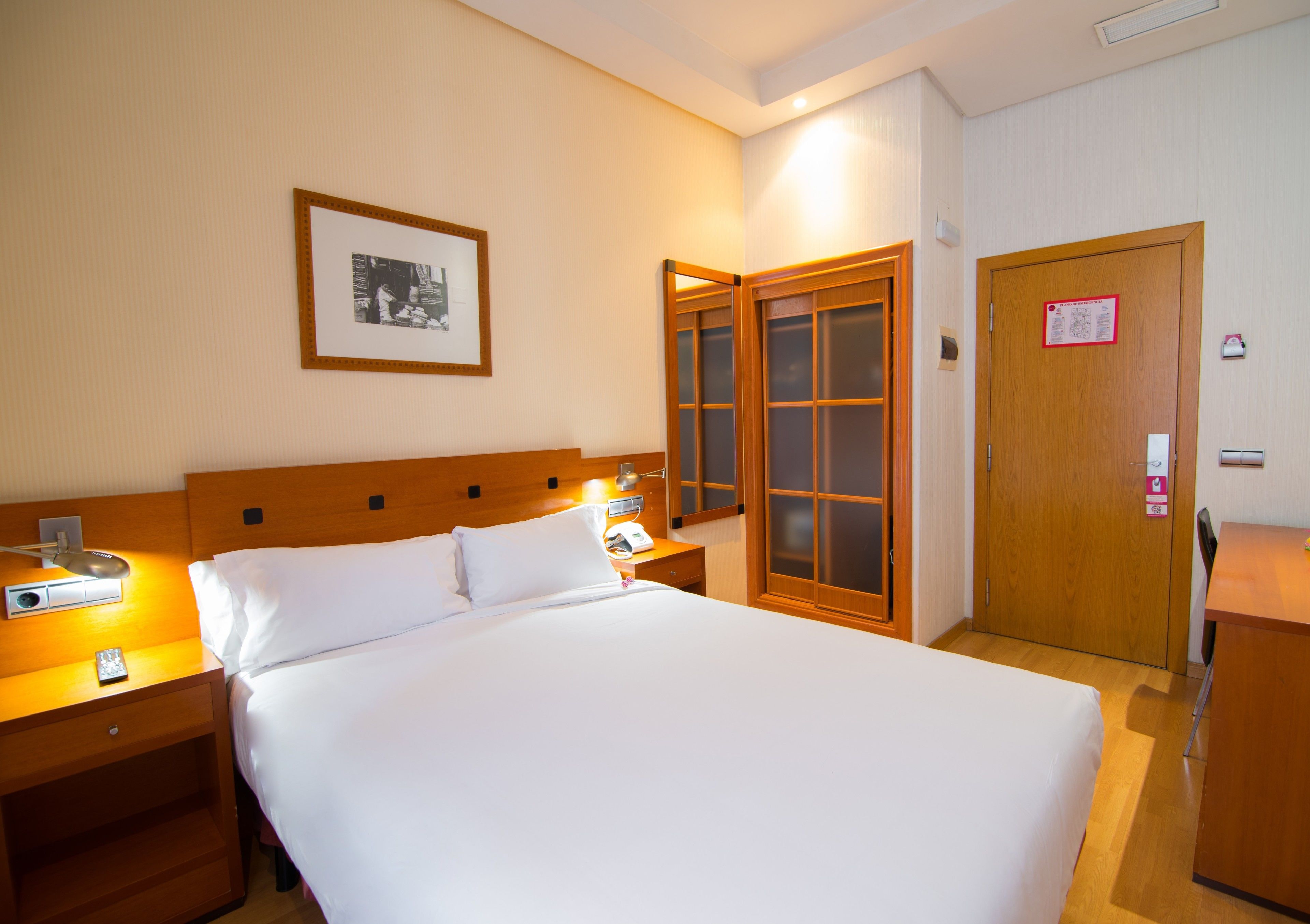 standard double room | minibar, in-room safe, desk, blackout curtains
