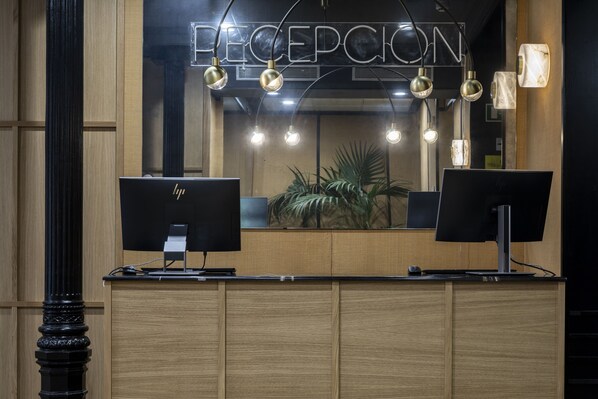 Reception - Petit Palace Preciados (Madrid)