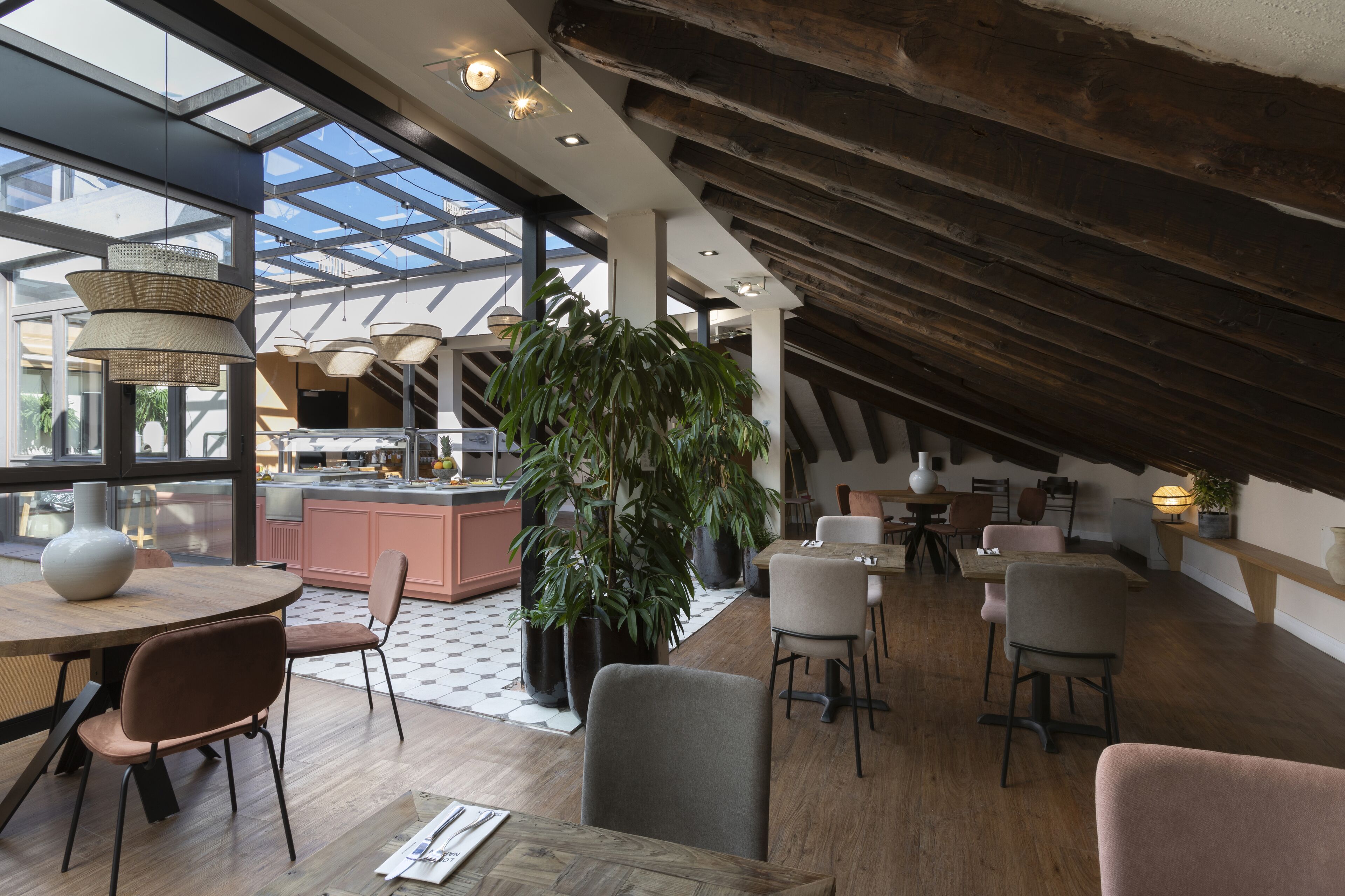 daily buffet breakfast (eur 15 per person)