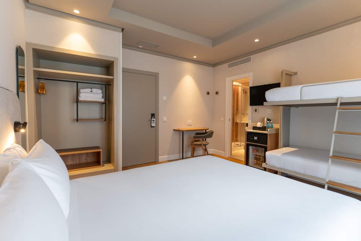 Quadruple Room | Minibar, in-room safe, desk, blackout drapes